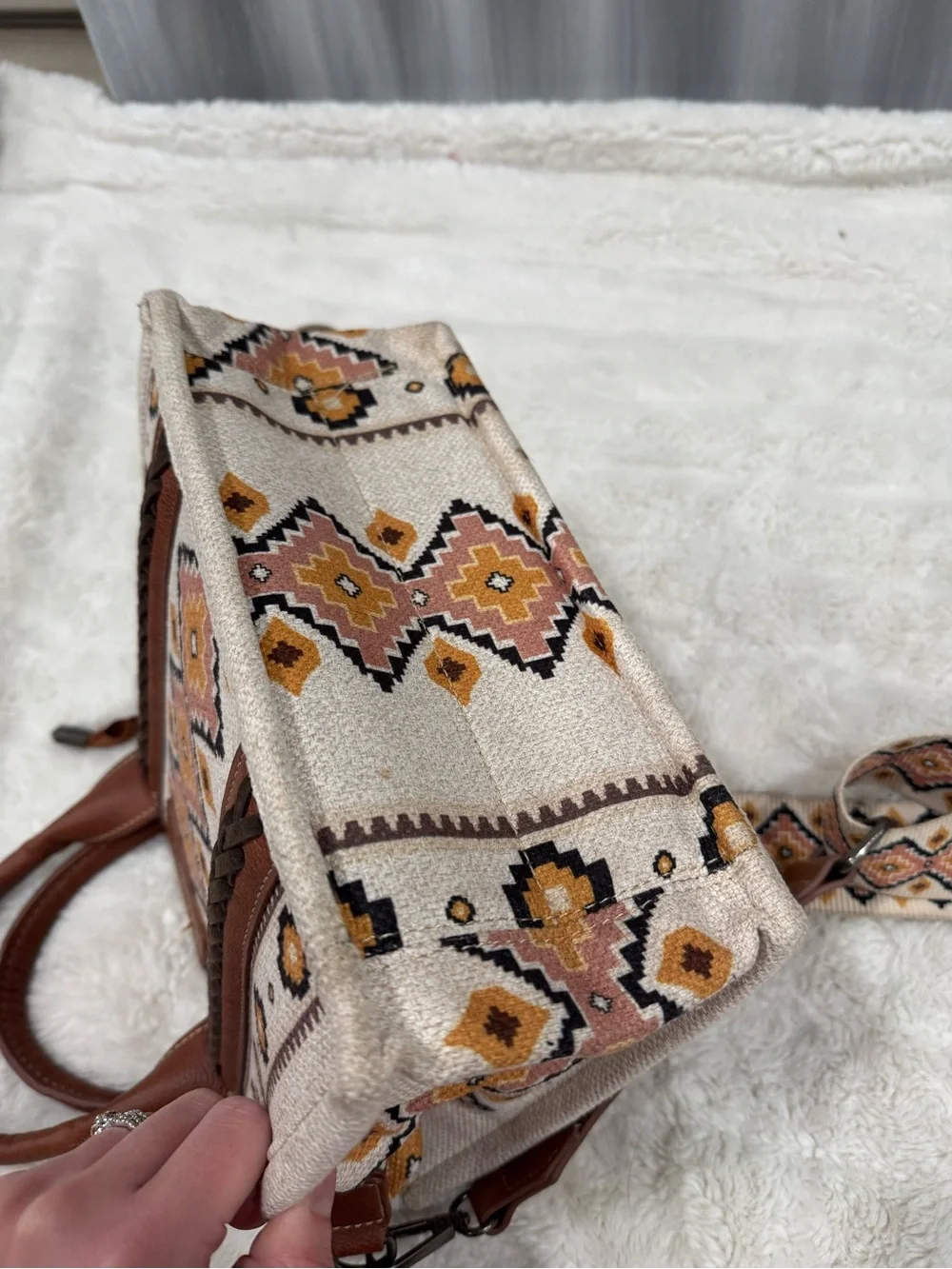 Wrangler Southwestern Crossbody Tote - Picture 6 of 7